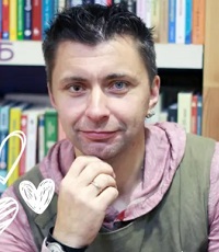 Николаев Кирилл Андреевич - петербургский писатель.