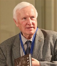 Кочергин Эдуард Степанович (р.1937) - художник, писатель.