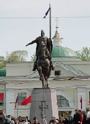 Памятник Александру Невскому открыт в Санкт-Петербурге 9 мая 2002 года