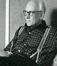 Клушанцев Павел Владимирович (1910-1999) - режиссер, писатель.