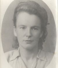 Никольская (урождённая Васильева) Людмила Дмитриевна (1923-2011) - педагог.