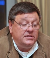 Алешковский Пётр Маркович (р.1957) - писатель, журналист, историк, археолог.
